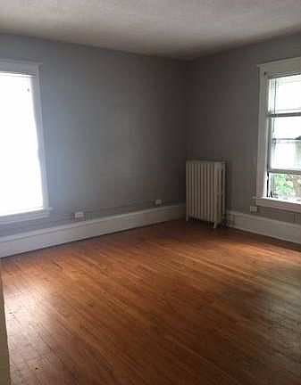 4th image of 952 15th Ave SE