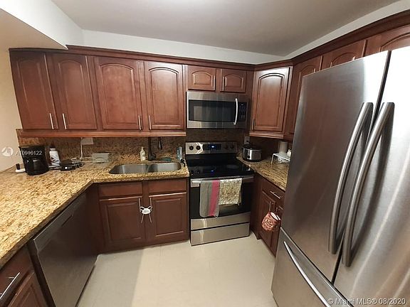 2nd image of 140 Lakeview Dr APT 107