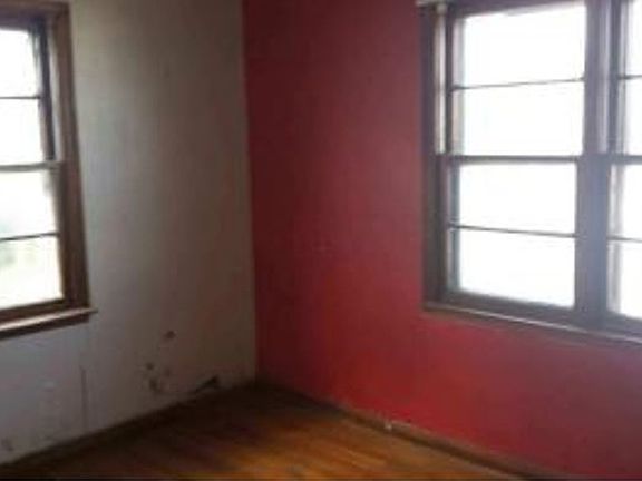 3rd image of 1718 Ash St