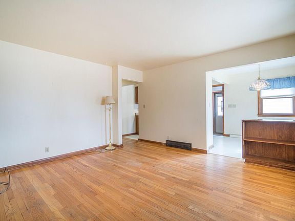 3rd image of 4046 S Caulfield Ave