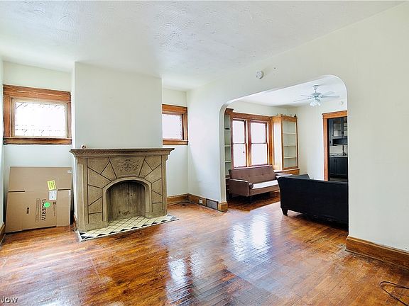 4th image of 11825 Lenacrave Ave