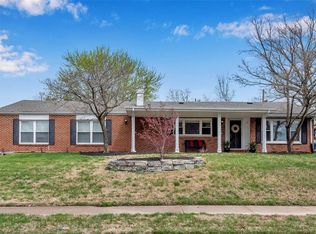 563 Kehrs Mill Rd, Ballwin, MO 63011