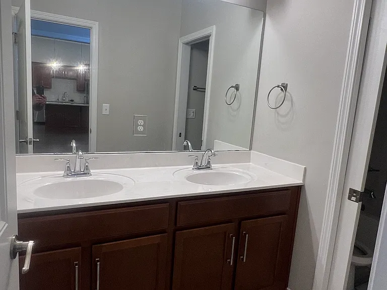 14829 Commonwealth Dr — Photo 20