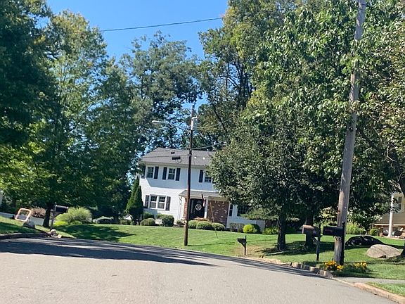 5th image of 21 Biscayne Dr