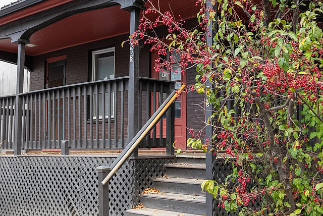 75 Malletts Bay Ave #B — Photo 9