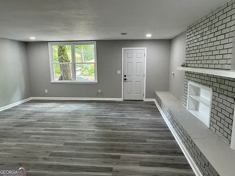 1508 Vancouver Dr — Photo 5
