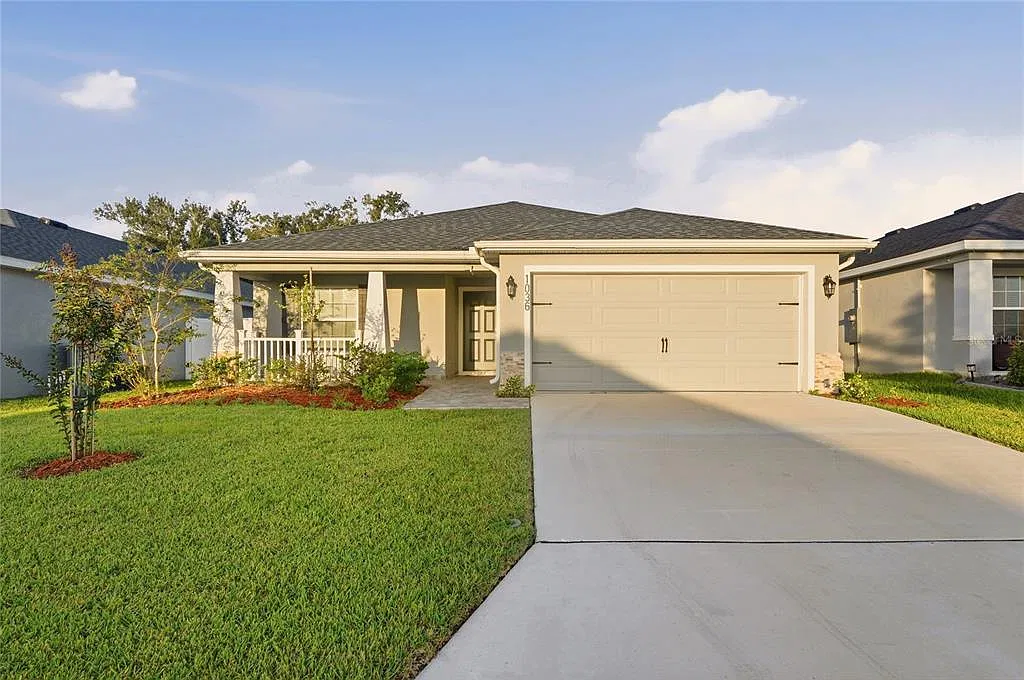 4 bed, 2.0 bath, 1715 sqft, $2,400 — Photo 1