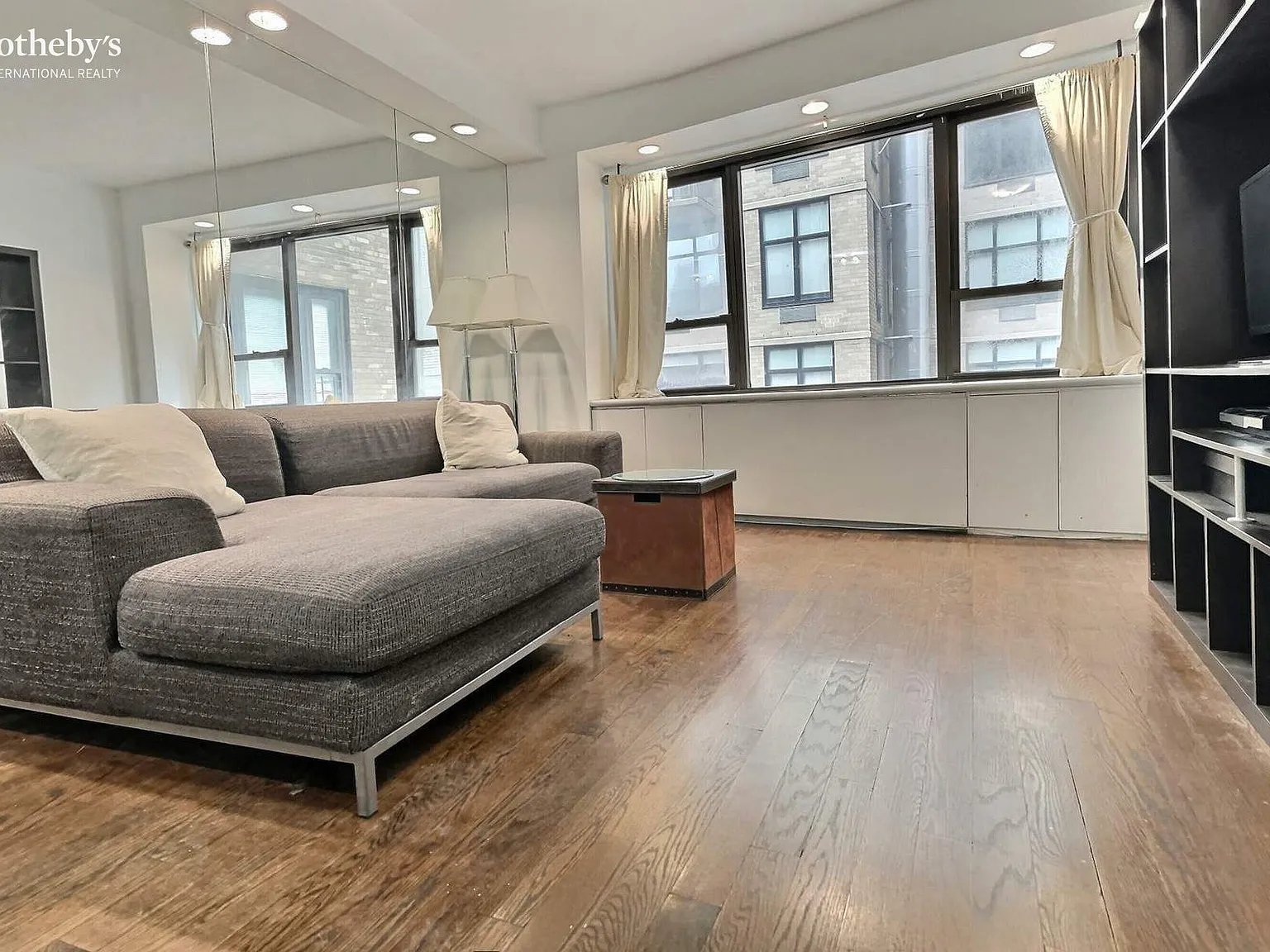 210 East 47th Street — Photo 1