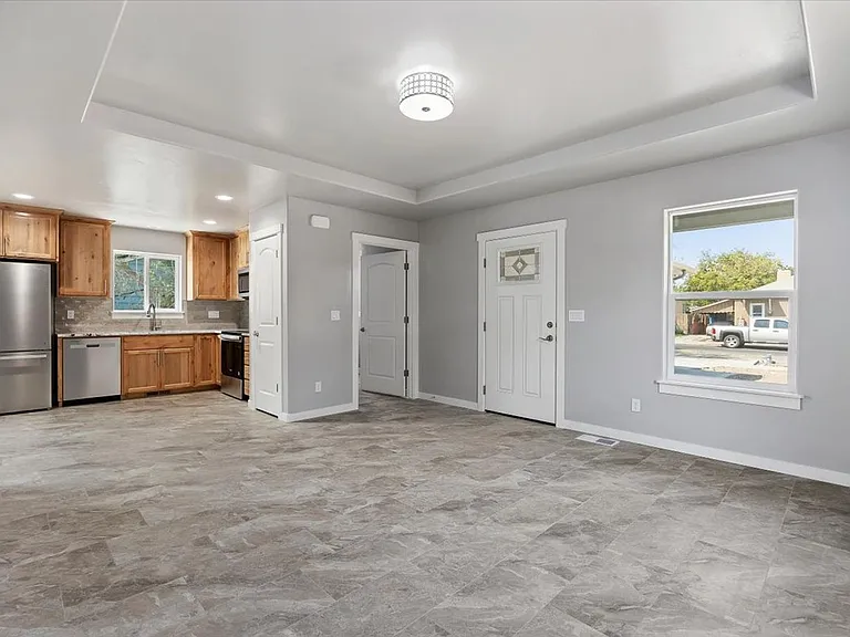 254 Monroe St — Photo 4
