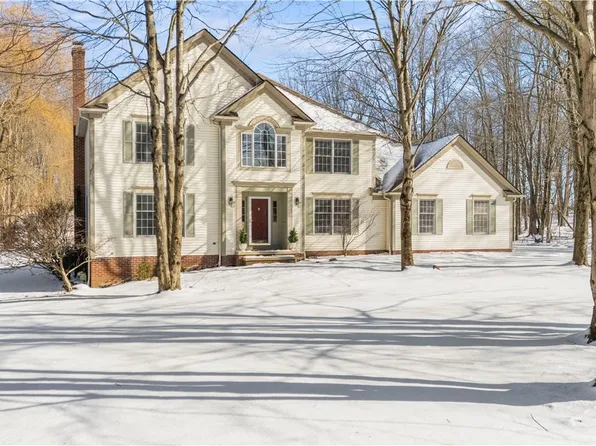 860 Whisperwood Ln, Aurora, OH 44202