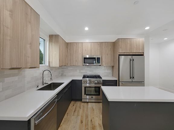 2nd image of 808 3/4 N Cherokee Ave