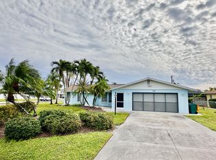 598 100th Ave N, Naples, FL 34108