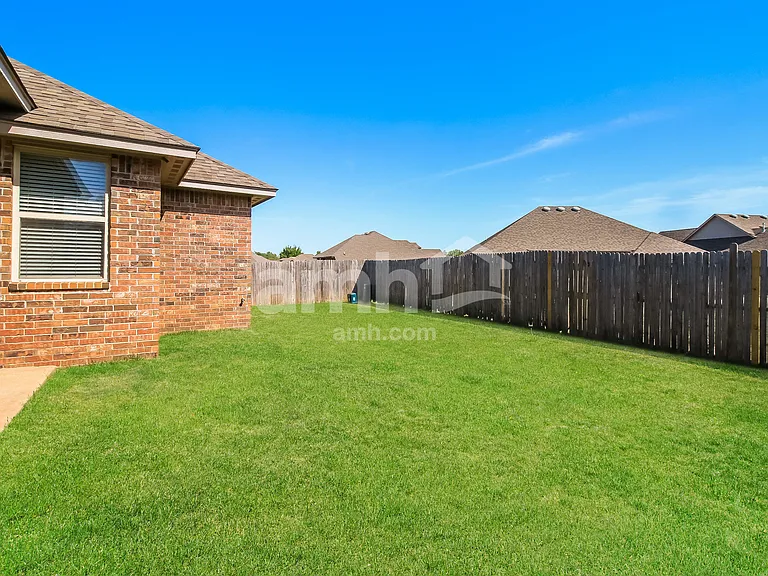 11728 SW 22nd Ter — Photo 15