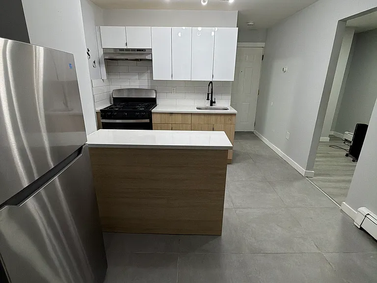 345 Howe Ave #2 — Photo 7