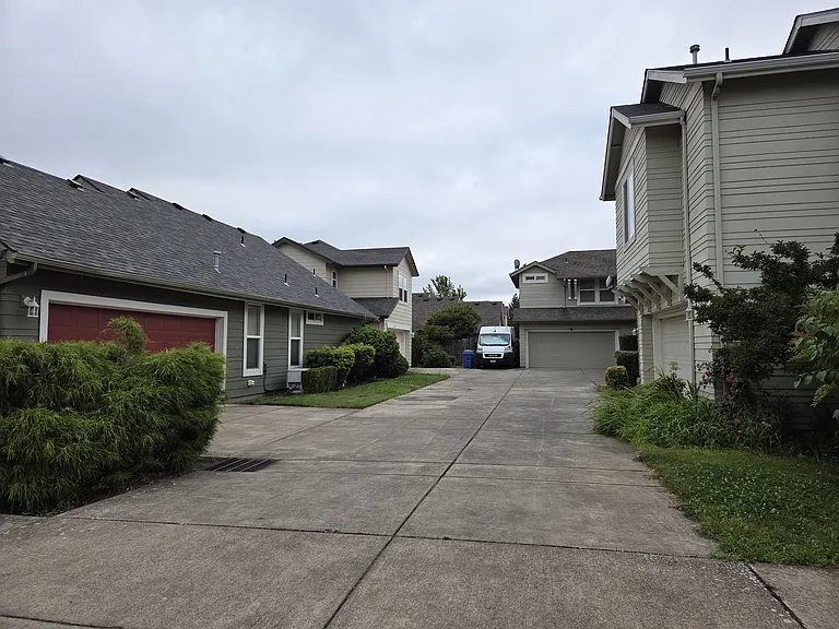 1627 Riley Ln — Photo 25