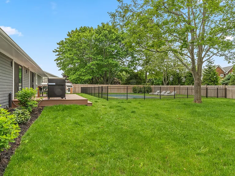 1480 Harbor Ln — Photo 3
