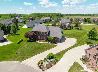 979 Tottenham Pl, Monroe, MI 48161