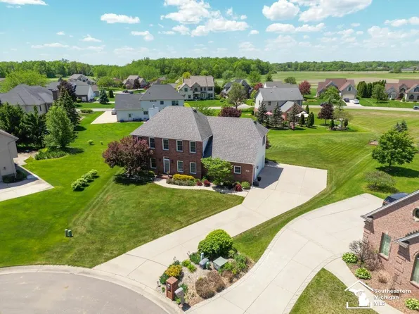 979 Tottenham Pl, Monroe, MI 48161