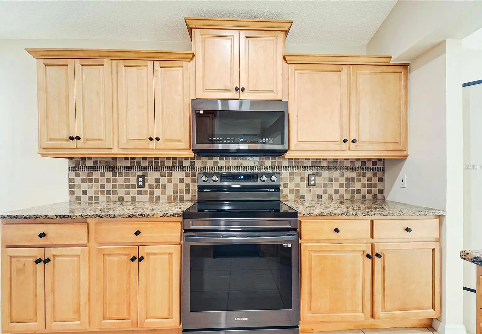 3 bed, 1874 sqft, $2,600 — Photo 2