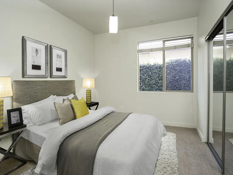 6462 Woodley Ave — Photo 5