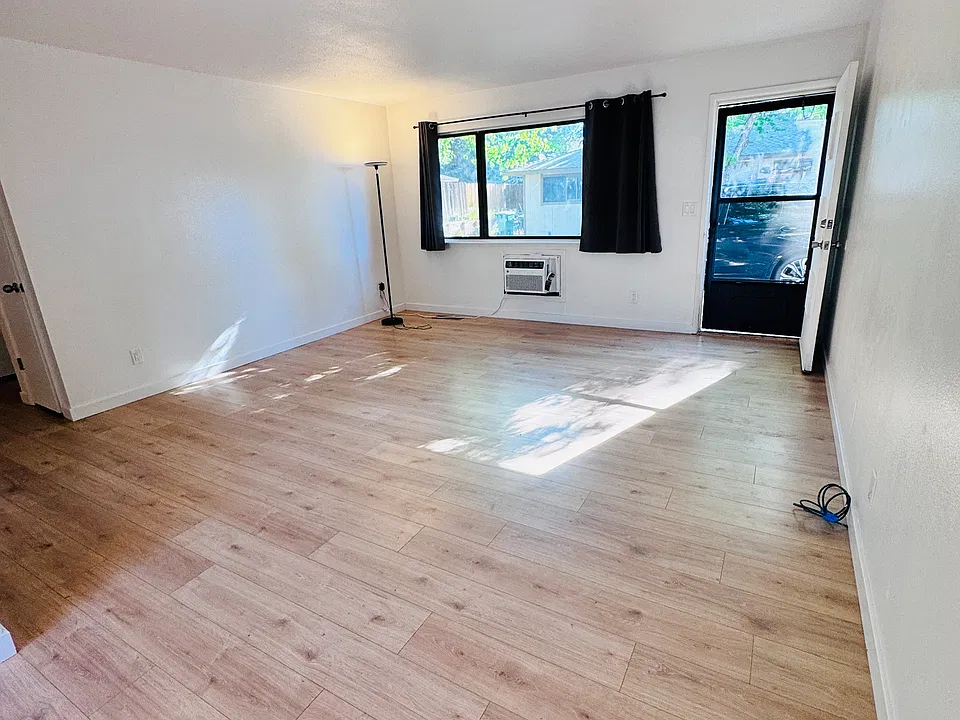 1940 E Long St #42