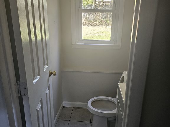 3rd image of 4 S Oak St