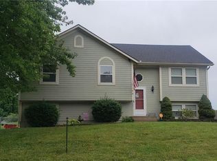 1148 N Arrowhead Ridge Dr, Independence, MO 64056