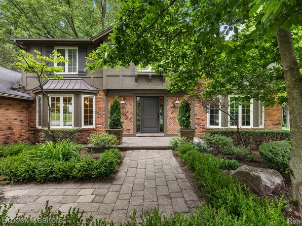 4627 Sunningdale Dr, Bloomfield Hills, MI 48302