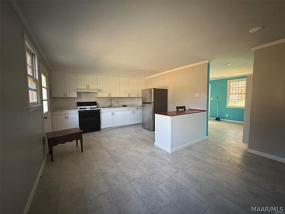 4th image of 358 Collinwood Ave