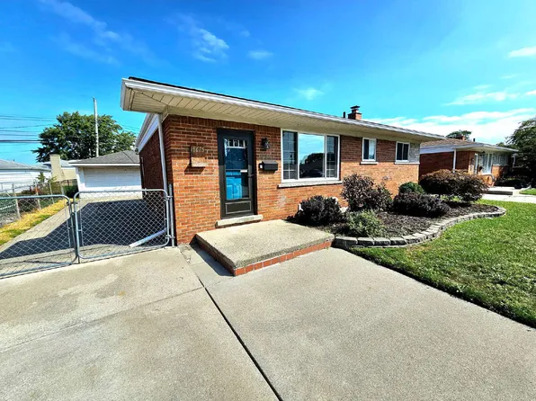 15625 Chestnut St, Roseville, MI 48066