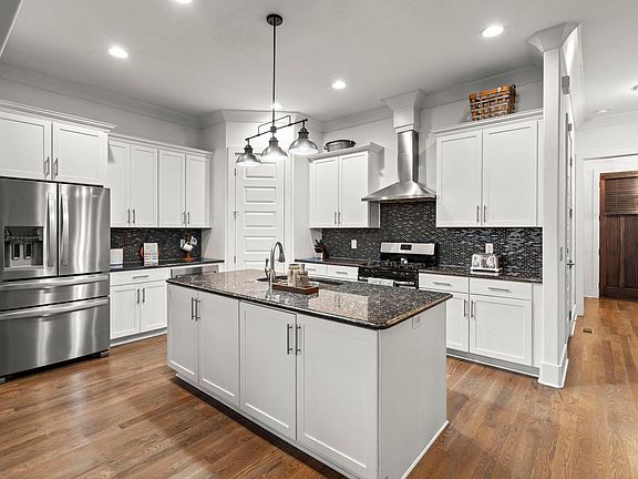 3rd image of 906A Youngs Ln