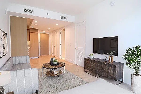 1st image of 300 W 122nd St #5D