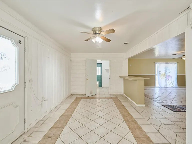 203 Paul Knox St — Photo 20