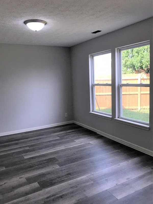 3 bed, 2.5 bath, 1920 sqft, $2,395 — Photo 3