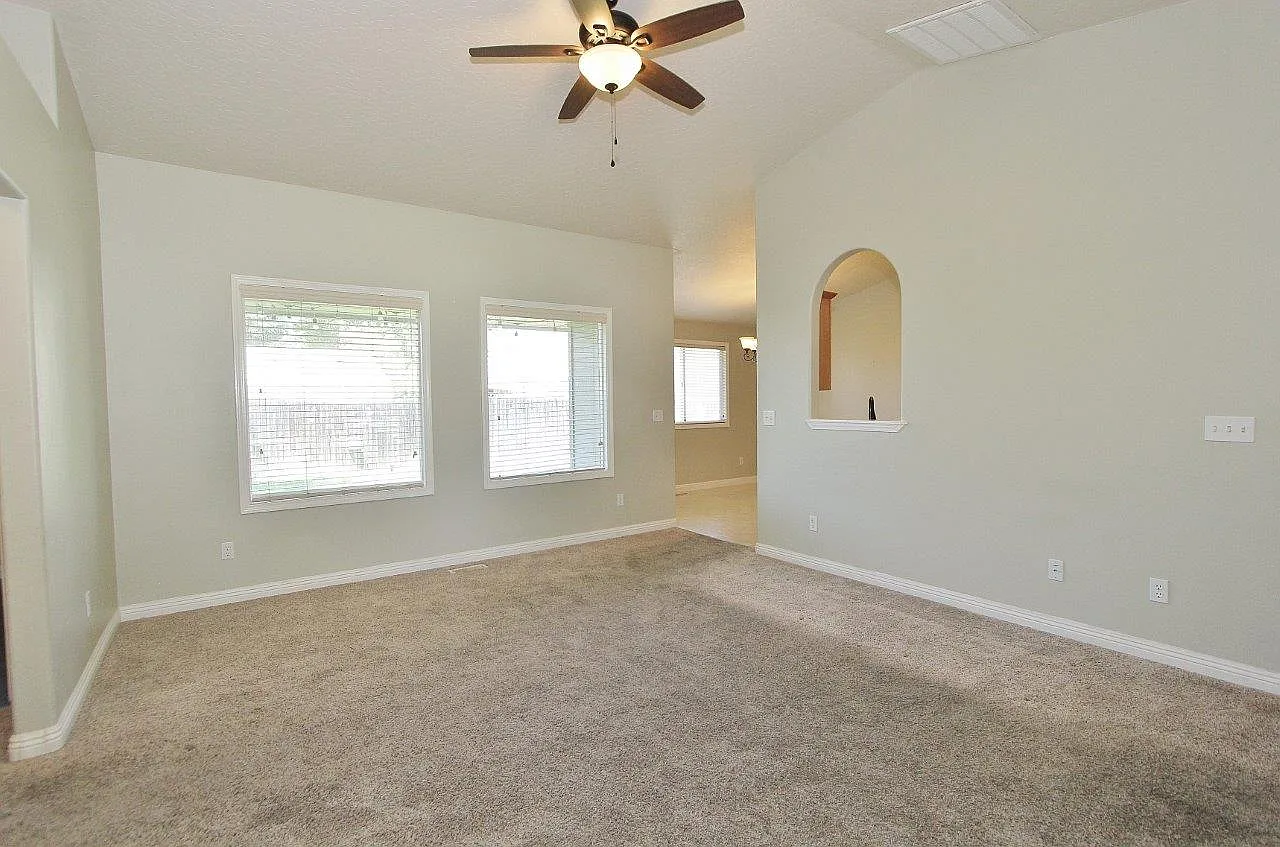 3 bed, 1265 sqft, $2,200 — Photo 3