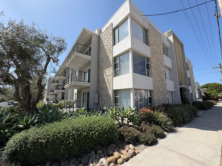 733 Kline St #107 — Photo 9
