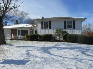 1427 Skyline Dr, Hermitage, PA 16148