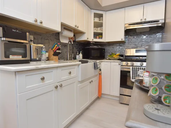 2215 Grand Avenue image 3 of 6