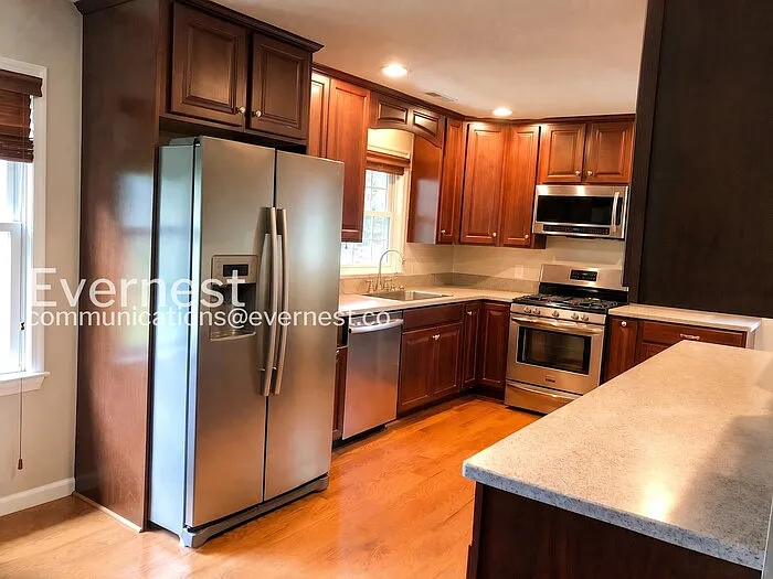 3 bed, 2.5 bath, 1232 sqft, $2,800 — Photo 4