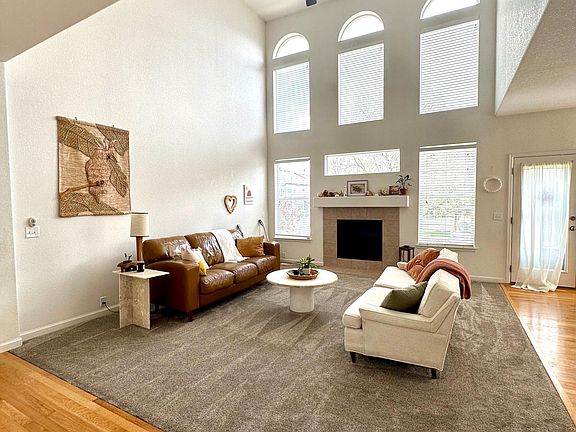 3rd image of 4516 Bella Vista Dr