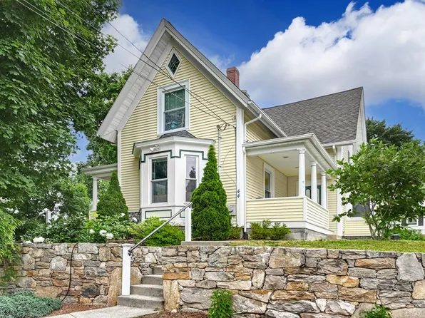 44 Grove St, Bellingham, MA 01757