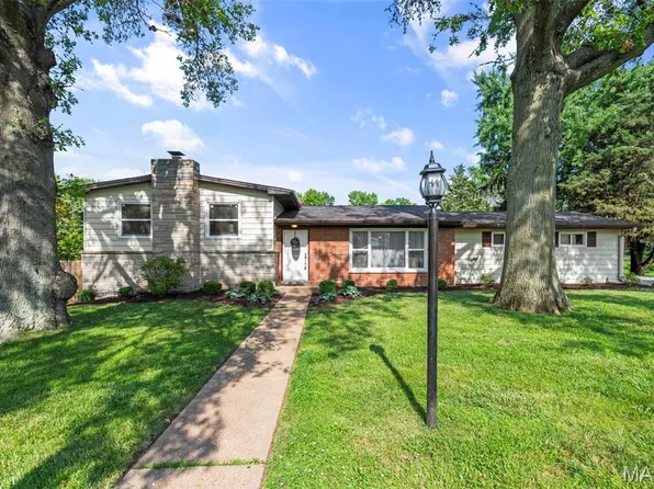 1118 Olivaire Ln, Saint Louis, MO 63132