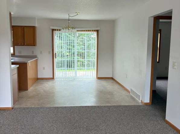 1013 E Monowau St APT 1, Tomah, WI 54660