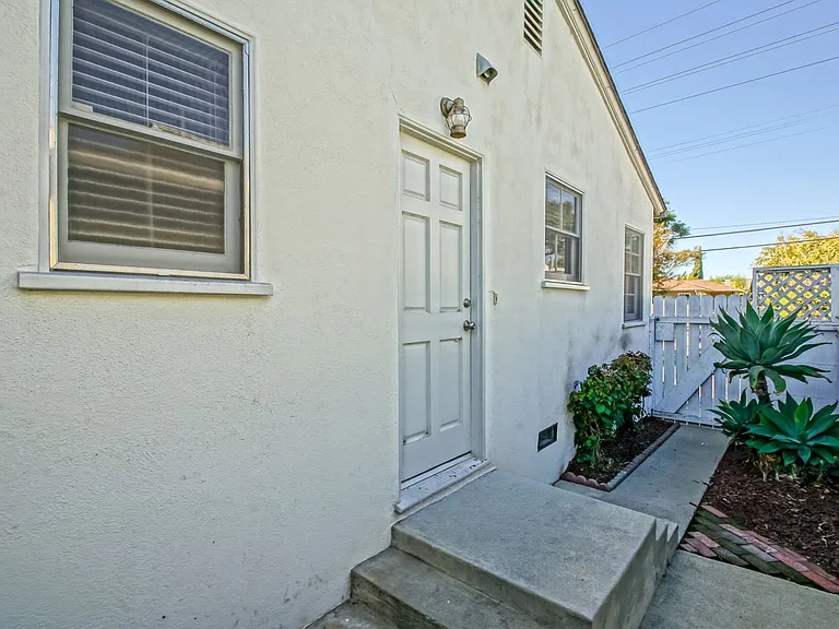 14226 Isis Ave — Photo 35