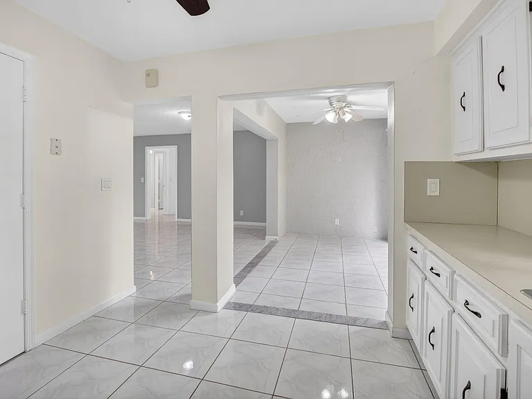 4944 Equestrian Cir #A — Photo 18