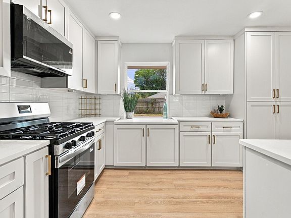 3rd image of 7734 Arrowhead Ln