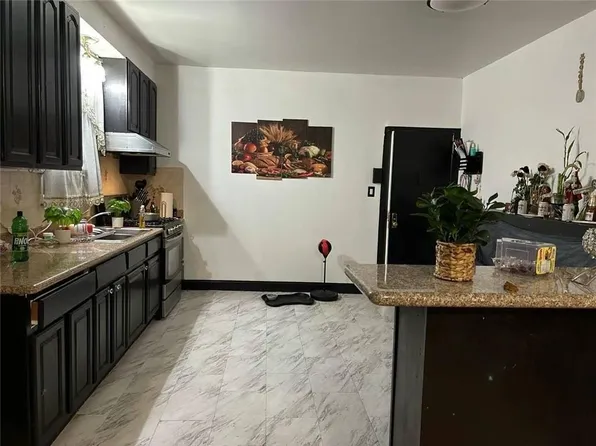 204 Highlawn Avenue image 7 of 11