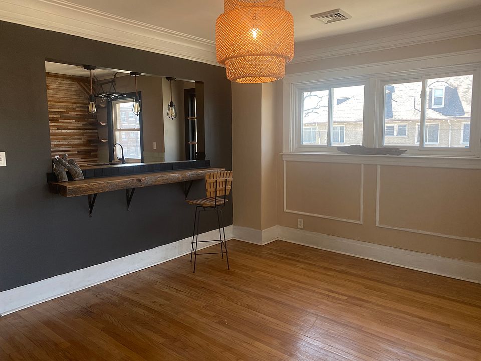 1st image of 2083 Gladstone St #1