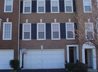 25950 Priesters Pond Dr, Chantilly, VA 20152