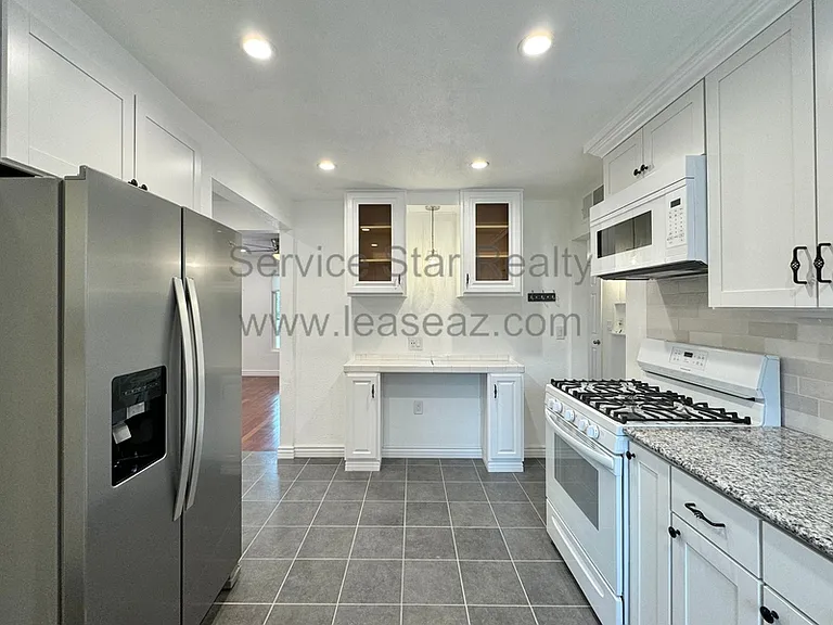2908 E Avalon Dr — Photo 7